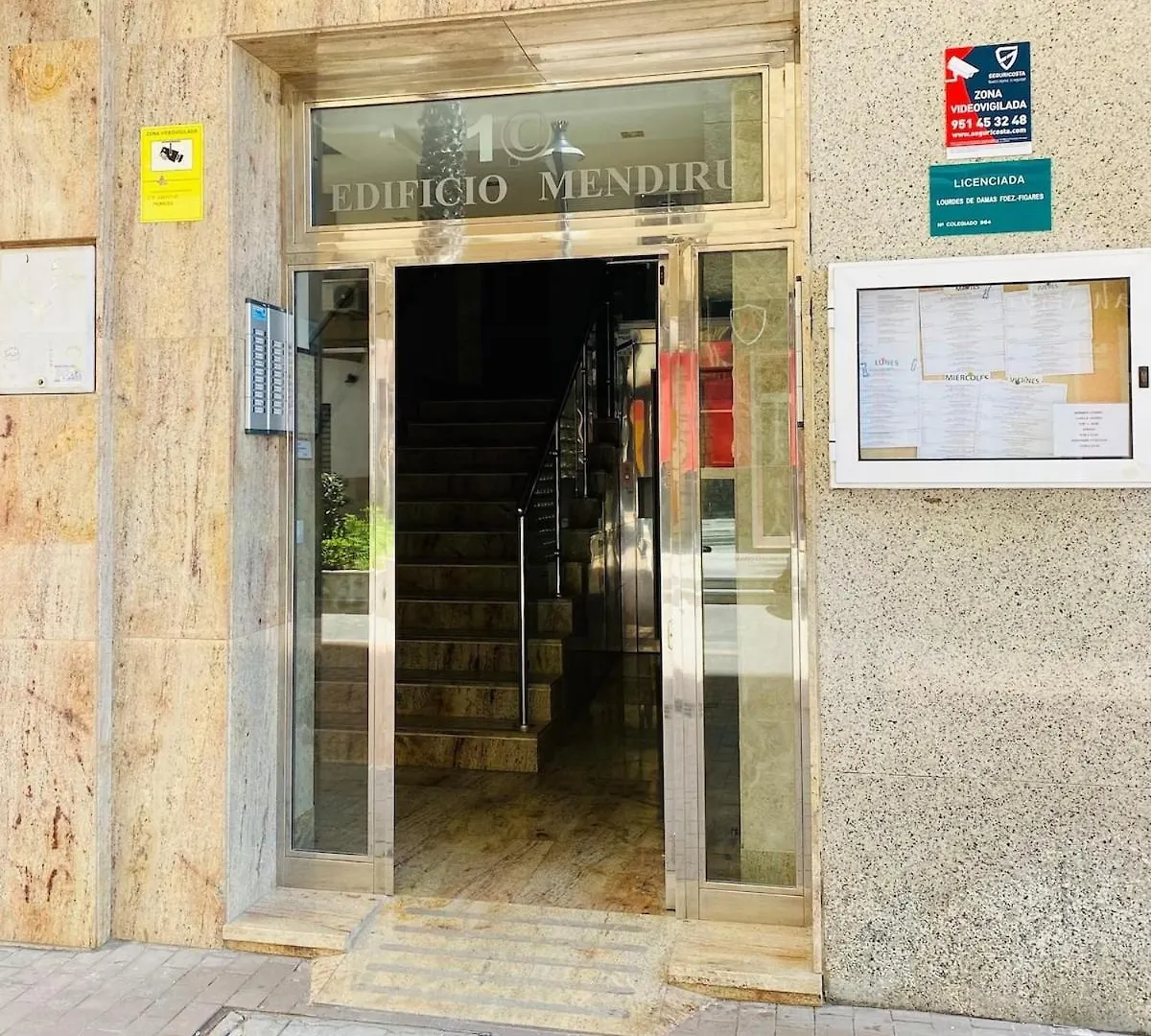 Apartamento Junto A La Playa De La Malagueta & Parking Málaga Lägenhet